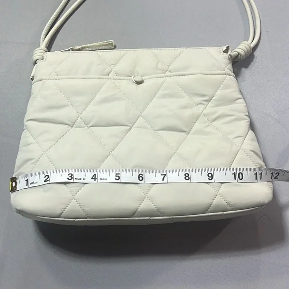 Vera Bradley taupe purse nylon quilted
CLOSET CLEAN OUT SALE! - Picture 8 of 10